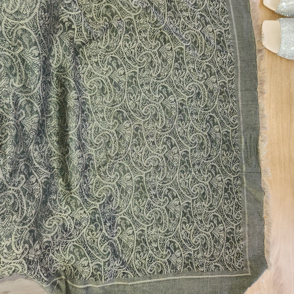 Black and Olive Hue TAN Patterned Scarf. - Picture 4 of 8